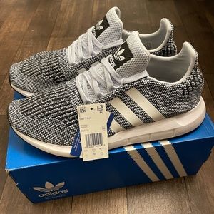 ‘ADIDAS ORIGINALS‘ SWIFT RUN WHT/BLK US SIZE 11